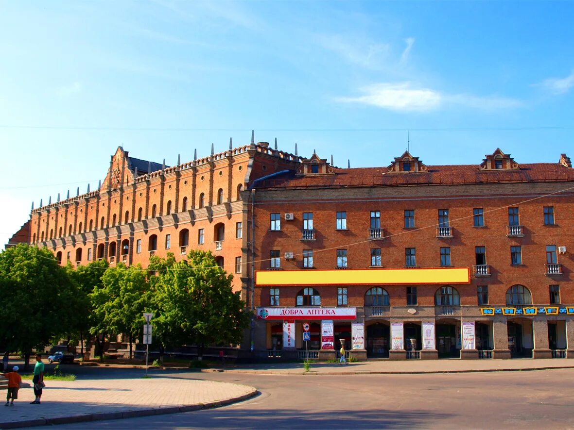 Луганск здания. Гостиница украина луганск. гостинница украина луганска. готель город украина. гостиница октябрь луганск фото.