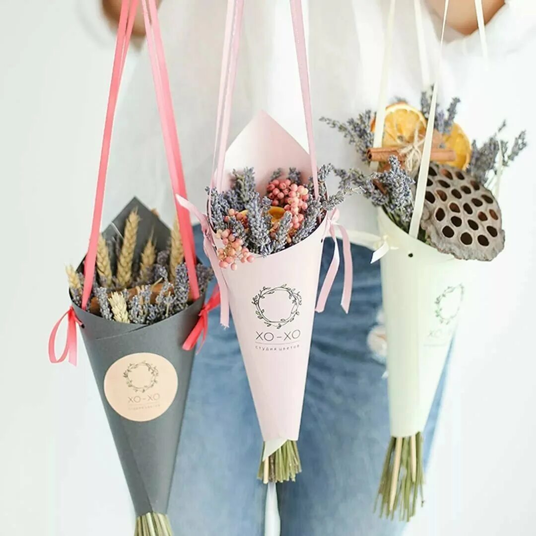 Ларек кулек. Кулечки с конфетами. Красивая упаковка букета. Кулек дзене. Кулек логотип.