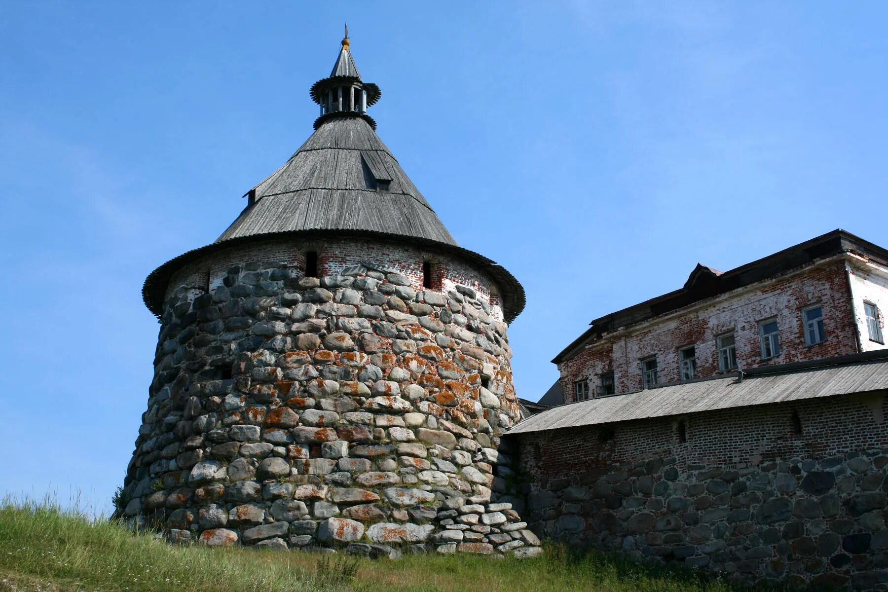 белая башня монастыря. иноплеменечная башня новоиерусалимского монастыря. боровский монастырь круглая башня. н кольские ворота соловецкого монастыря. башни спасо-прилуцкого монастыря.