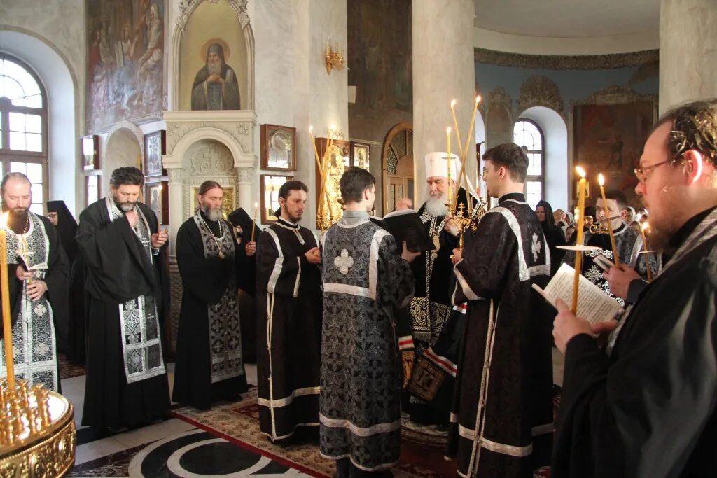 служба в никольском монастыре. игумен николай никольский монастырь. иеромонах силуан касимов. служба в никольском монастыре. беседа митрополита феоктиста.