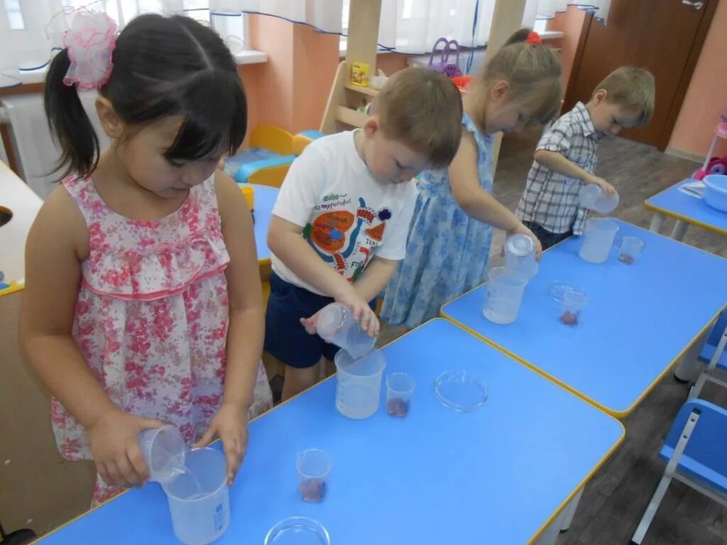 Эксперименты с водой в саду. Экспериментирование с водой. Экспериментирование с водой в ДОУ. Эксперименты с водой в старшей группе. Эксперименты с водой средняя группа