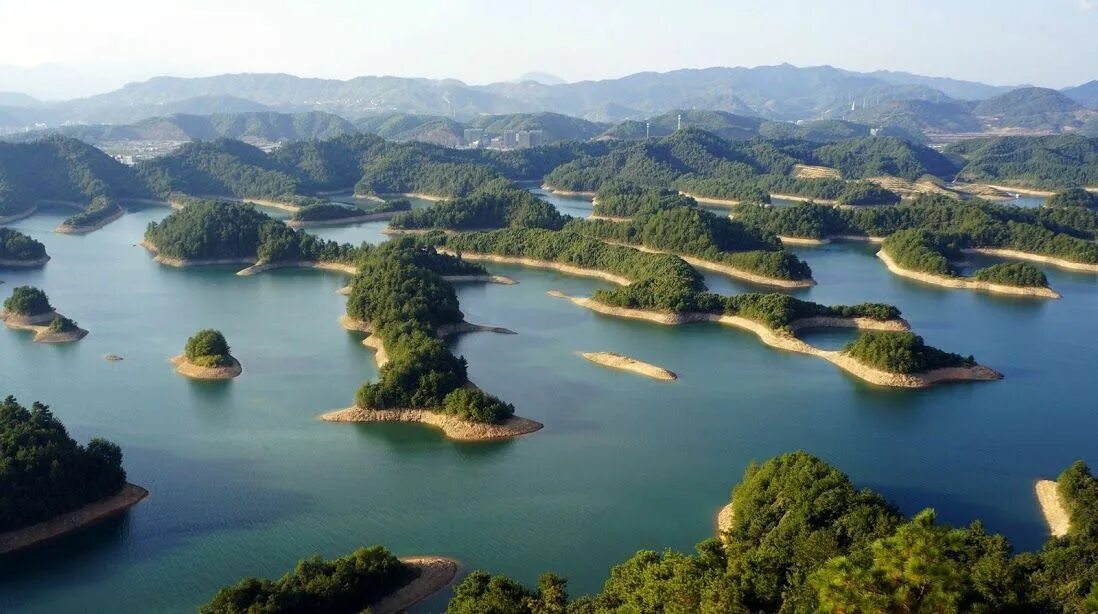 Озеро тысячи островов Цяньдаоху. Озеро Цяньдаоху в Китае. Река Янцзы Китай. Цей озеро.