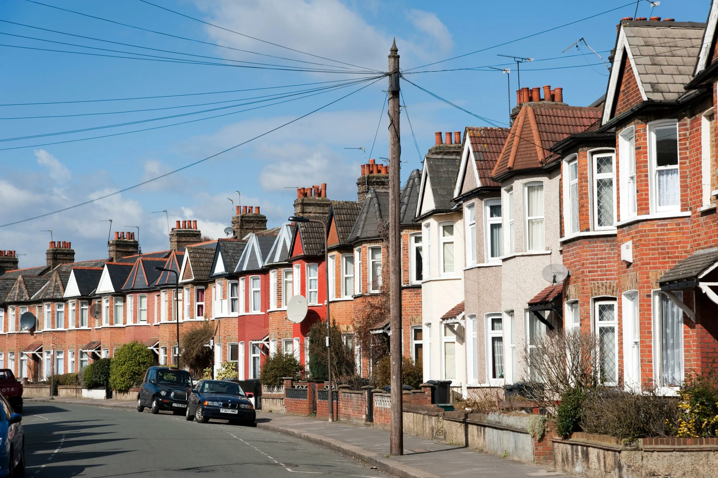 Housing in uk. Terraced Houses (Row House) Англии. Блокированная застройка Англия. Terraced House в Голландии. Таунхаусы в Англии.