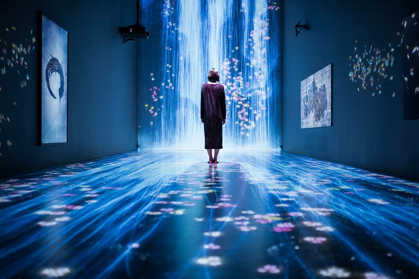 Transcending the future with. Музей TEAMLAB В Москве. Иммерсивная инсталляция. Интерактивные инсталляции в искусстве. Цифровые инсталляции.