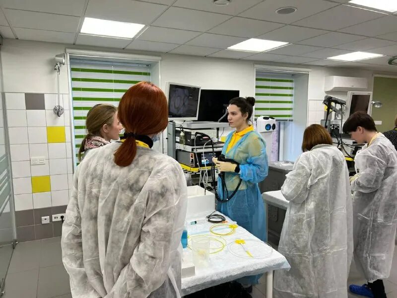 Медицинская сестра отделения эндоскопии. Эндоскоп в медицине. Сестры эндоскопии. Медсестра эндоскопического кабинета. Обязанности работы медицинской сестры эндоскопического кабинета.