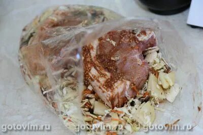 Сколько запекать свинину в рукаве куском