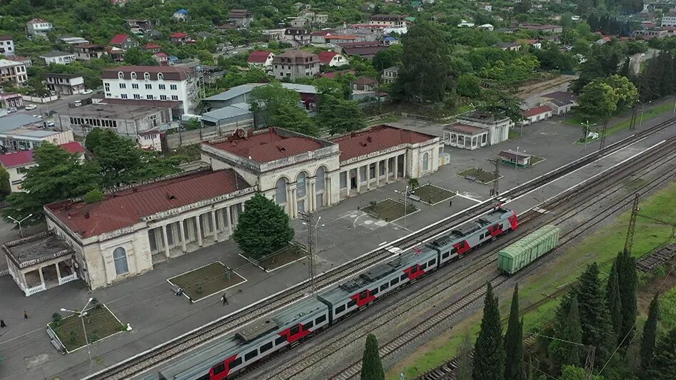 Туапсинка железная дорога сочи - туапсе. Elay на грузовых поездах в сочи видео. Новый мост в мурманске. Схема железных дорог сочи. Проект железной дороги в сочи.