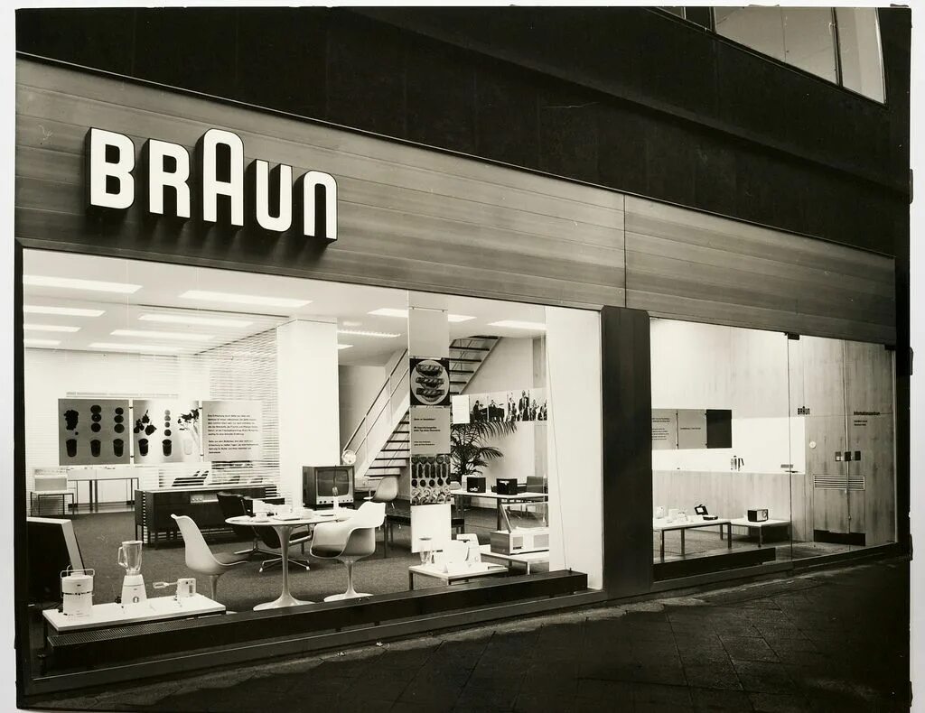 Braun магазин. Магазин Браун в Москве. Браун 1960. Bauhaus Braun etc.