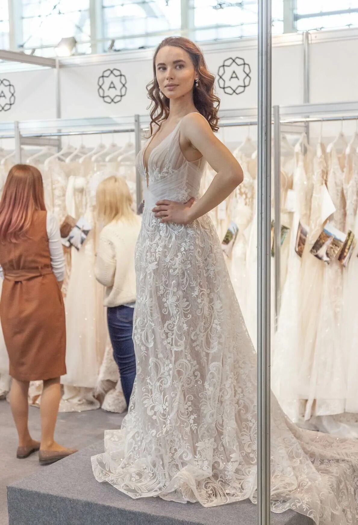 Выставка свадебных платьев. Свадебная выставка. свадебные платья москва 2025. свадебная выставка москва. свадебная выставка в москве 2025.