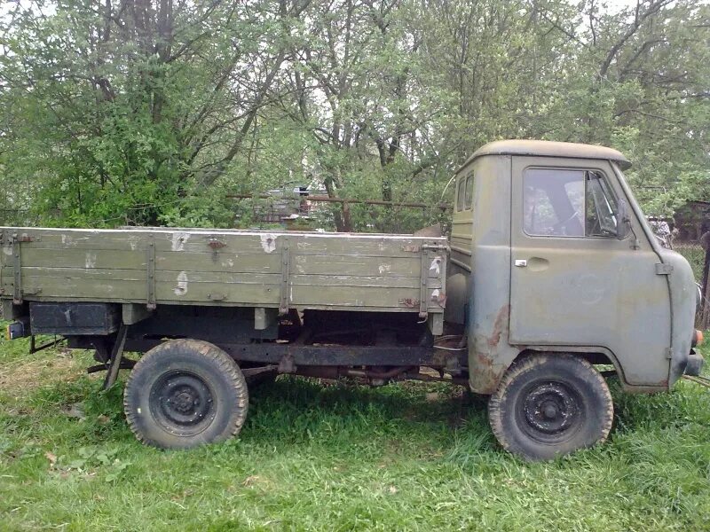 Авито головастик бу купить. УАЗ головастик 3303. УАЗ 3033 головастик грузовой. Брошенные УАЗ 3303 бортовой. УАЗ 3303 бортовой синий.