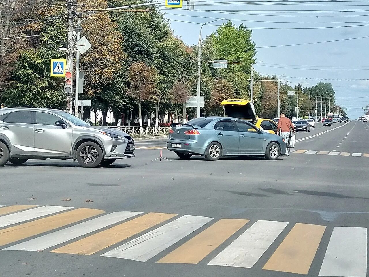 Ремонт пр ленина. Авария в Туле на проспекте Ленина. Авария на проспекте Ленина в Туле сегодня. Тульские новости ремонт пр.Ленина. Машины Тулы стрелка реальное фото.