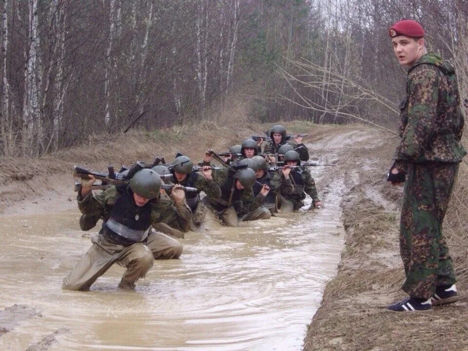 Краповый берет рукопашка. Сдача на краповый берет рукопашный бой. Спецназ краповый берет. Ссо краповые береты. Ссо краповые береты.