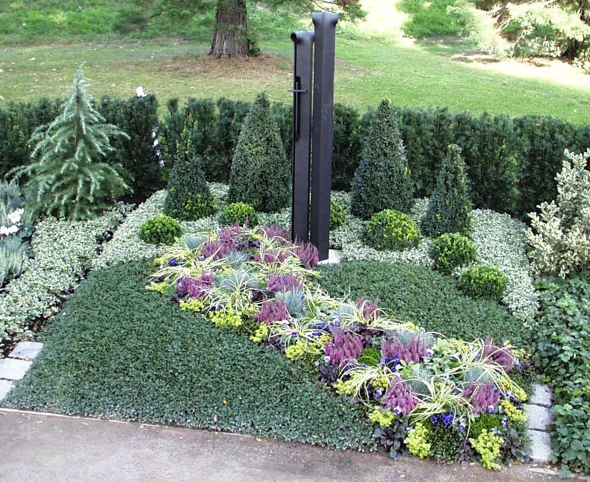 Озеленение могил туями