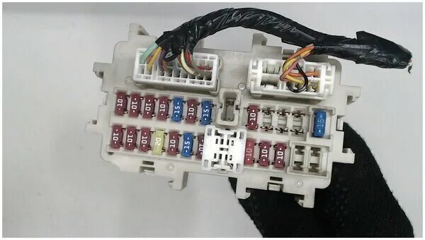 Купить Блок предохранителей Nissan Nissan Navara D40 284B6EB30C в Сургуте по цен