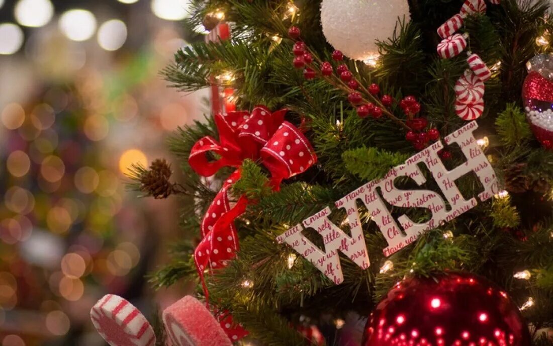 Новогодний мечтальон 1 января. Открытки с 1 января с новым годом. Новогодний мечтальон 1 января. Последние выходные перед новым годом. Подарки под ёлкой.