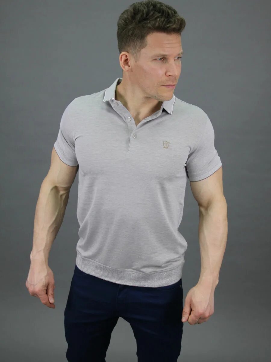 Брюки с майкой мужские. Polo slim fit штаны. Брюки чинос мужские. Поло с брюками мужские. Футболка поло с брюками.