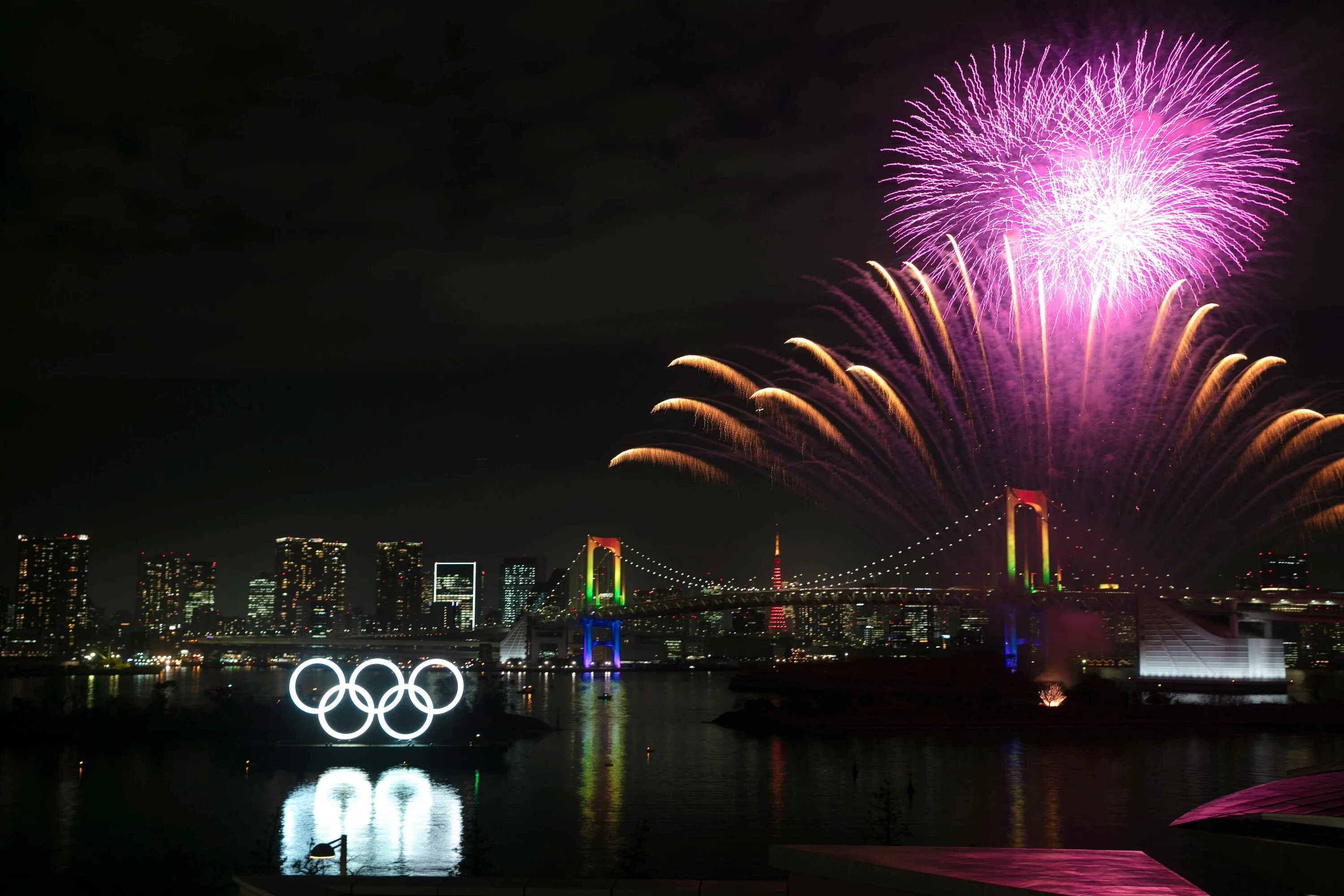 Tokyo olympics. Салют в Японии 2020. Токио Япония Олимпийские игры 2020. Самый красивый салют в мире.