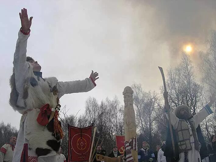 Весеннее равноденствие у славян праздник. День весеннего равноденствия Масленица-Комоедица. Масленица славяне язычество. Масленица Комоедица Славянский праздник. Масленица в день весеннего равноденствия.