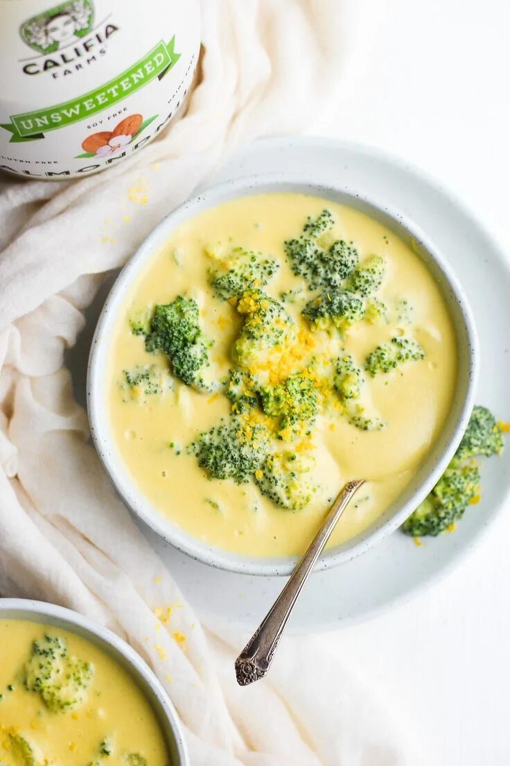 Суп с плавленным сыром и брокколи рецепт. Сырный крем суп с брокколи. крем суп из брокколи. сырный суп из брокколи. суп пюре из брокколи.