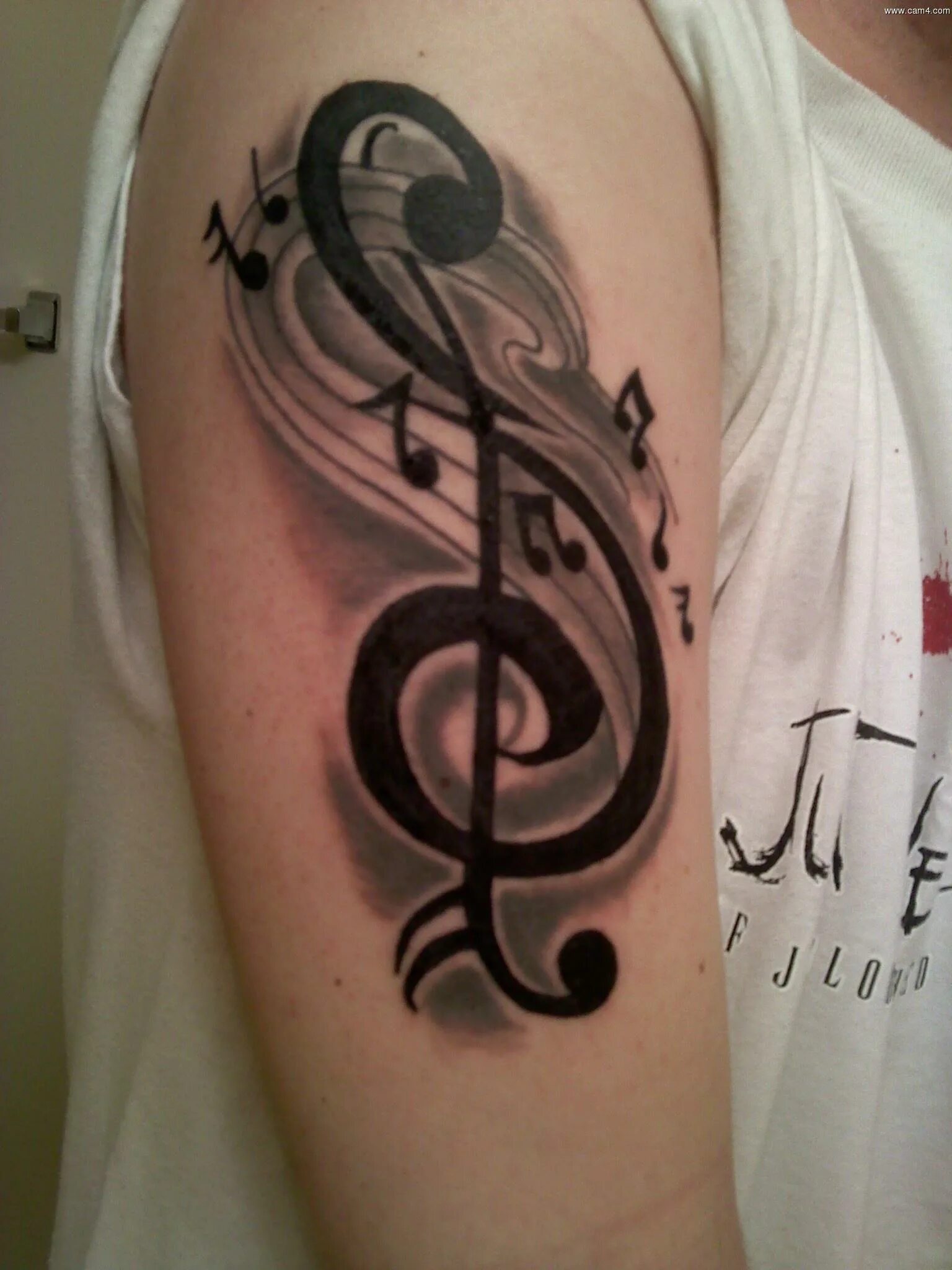 татуировка скрипичный ключ. скрипичный ключ тату. скрипичный ключ тату. тату скрипичный. татуировка скрипичный ключ у девушки.