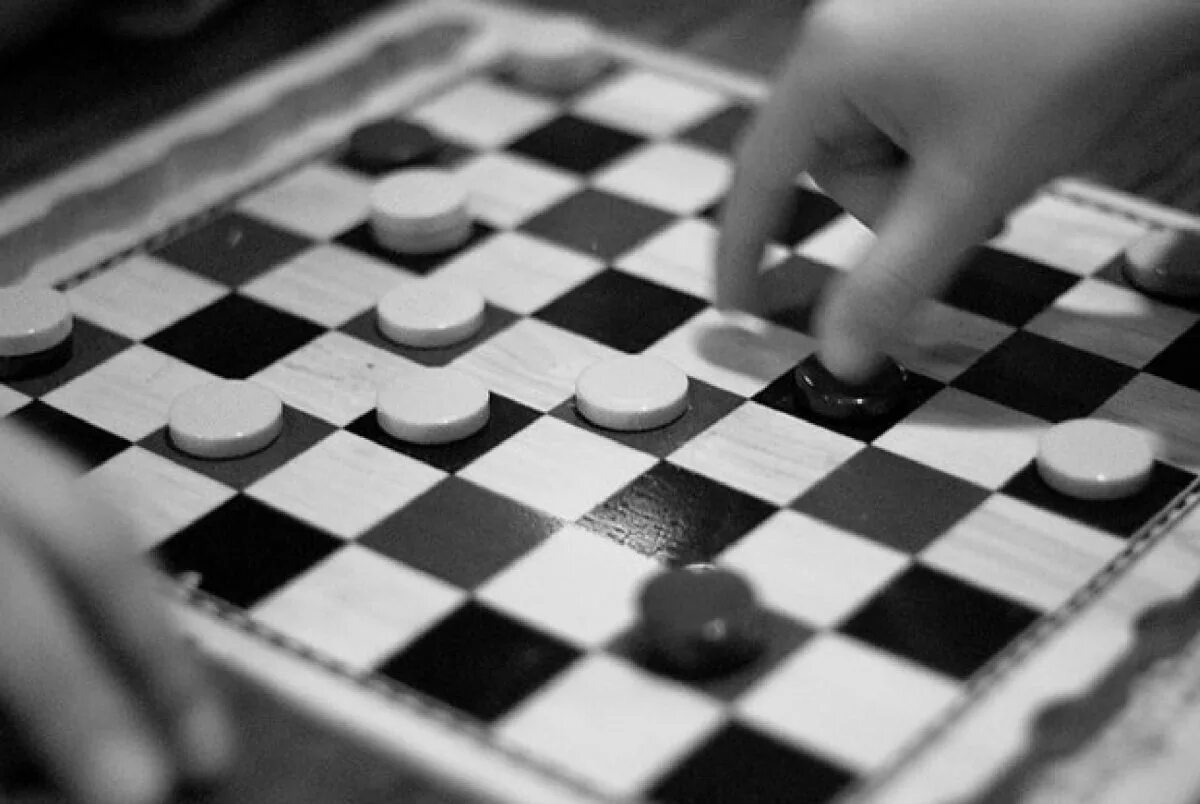 Шахматы и шашки. Красивые шашки. Шашки картинки. Разбитые шашки