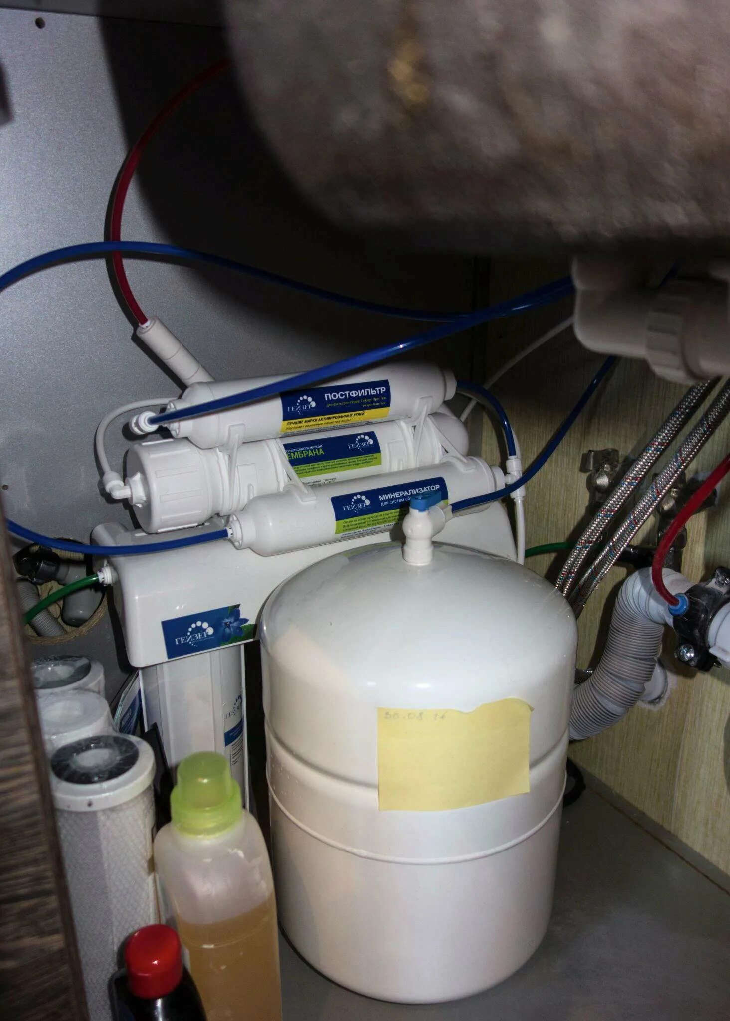 Фильтр для воды гейзер с обратным осмосом и минерализатором. Гейзер престиж 12л. Гейзер престиж 2 обратный осмос. Гейзер престиж 2 с минерализатором. Фильтр гейзер престиж с обратным осмосом.