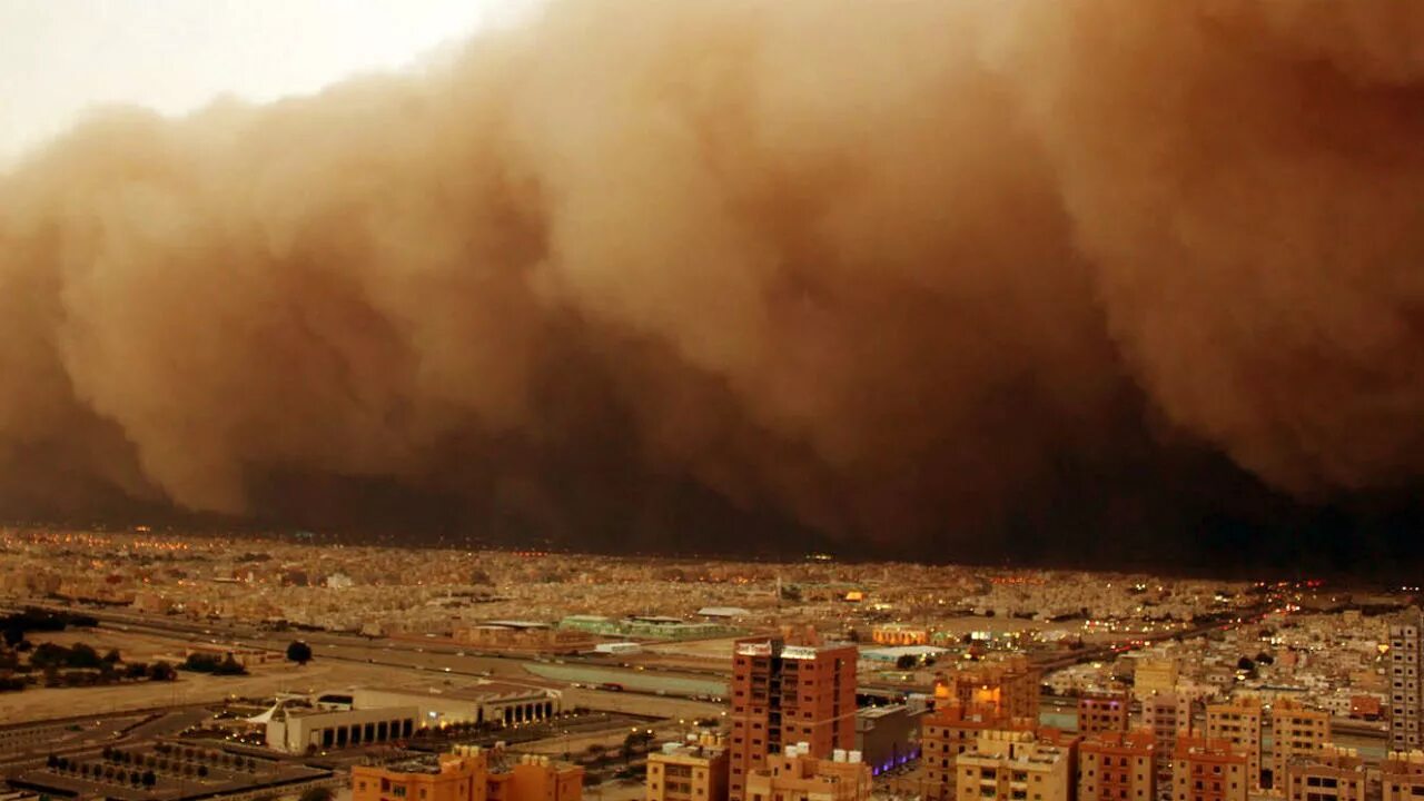 Пыльный город где то. Хамсин в Израиле. Самум Песчаная буря. Песчаная буря хамсин. Хамсин в Египте.