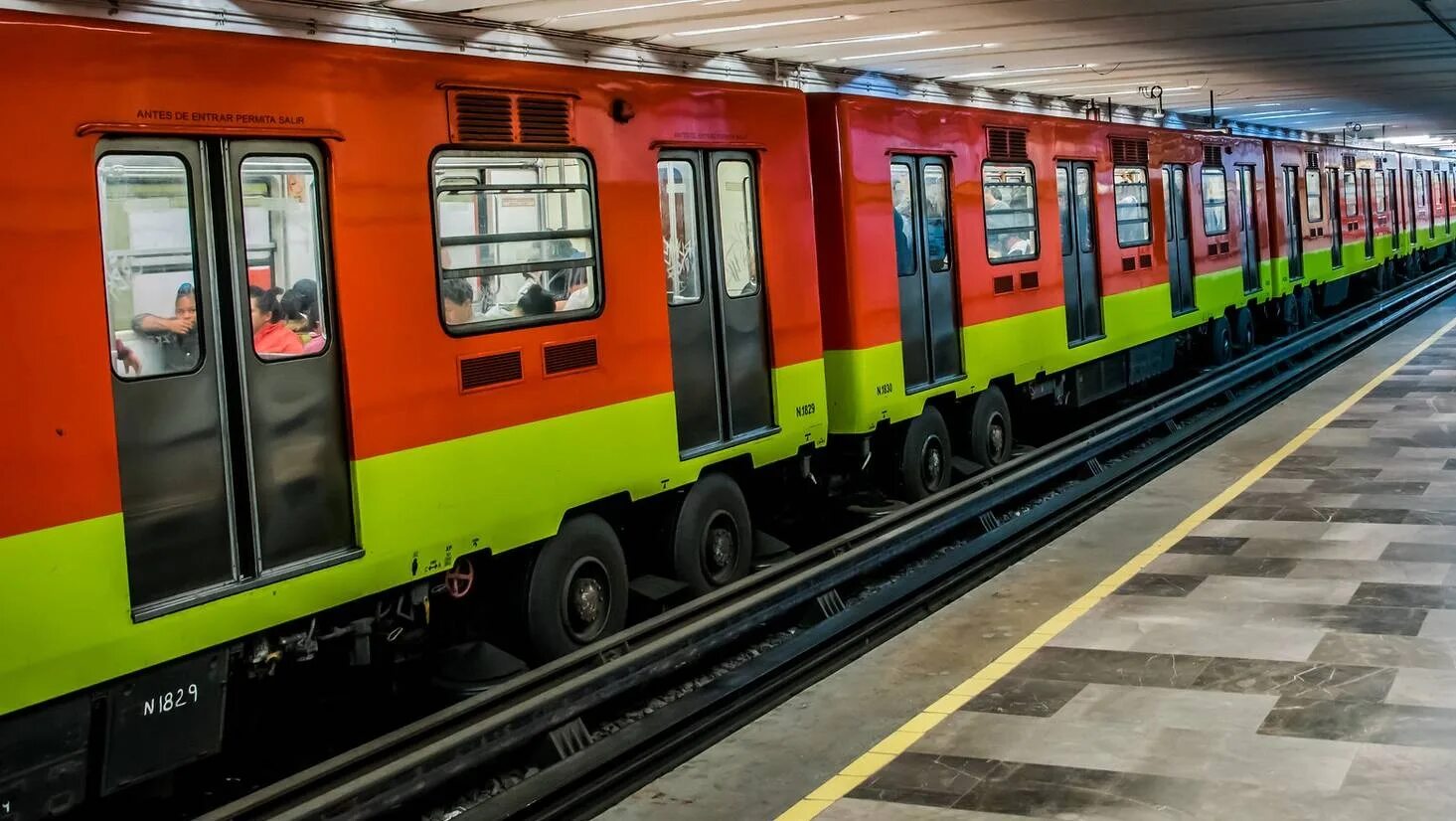 Кубинская метро. Метро Мехико поезд. Вагон метро Мехико. Метро города Мехико. Петербургский метрополитен поезд 316.