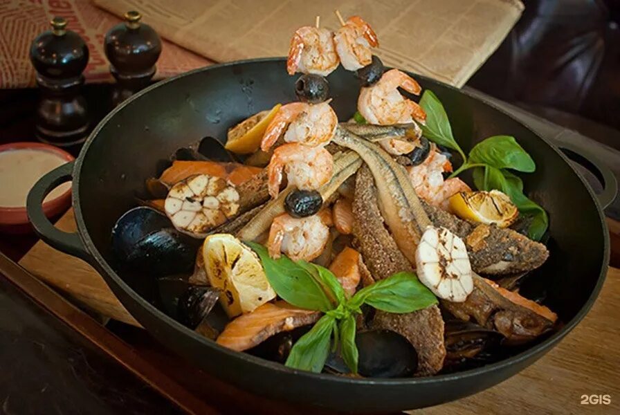 котлеты из филе минтая. картошка на сковородке. жареная рыбка. горбуша жареная на сковороде. рыбная сковорода рецепты.