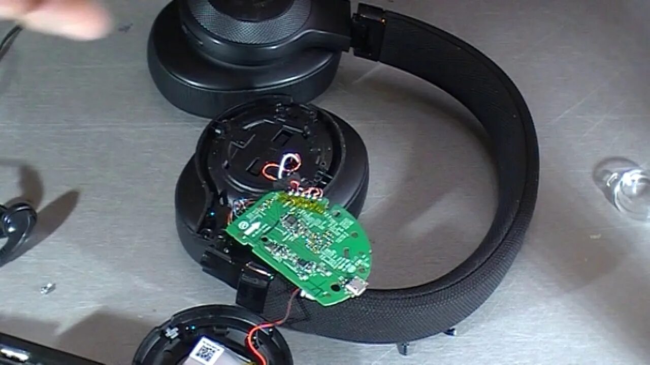 Jbl tune разобрать. Ремкомплект наушники jbl t460bt. наушники сломались jbl 560 разбор. разбор наушников jbl e55bt. jbl 560bt разборка наушников.