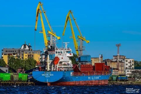 Местонахождение сухогруза охотск