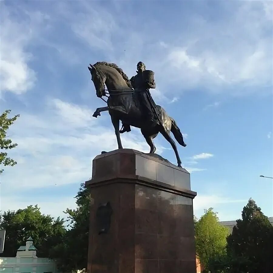 Памятник м и платову. Конный памятник платову в новочеркасске. памятник атаману платову в новочеркасске. конный памятник атаману платову в новочеркасске. памятник платову старочеркасск.