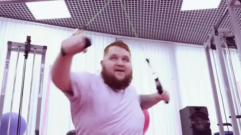 Пухляш битва шефов. Толстяк из битвы шефов который бьет в гонг. Красилов заринск дмитрий. Ивлев и агзамов битва шефов. Пухляш снимался в битве шефов.