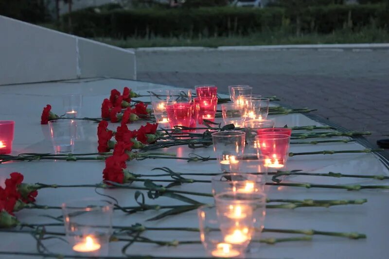 Свеча памяти. Свеча памяти погибшим. Акция свеча памяти. Свеча памяти фото. Пикник вечер памяти жертв