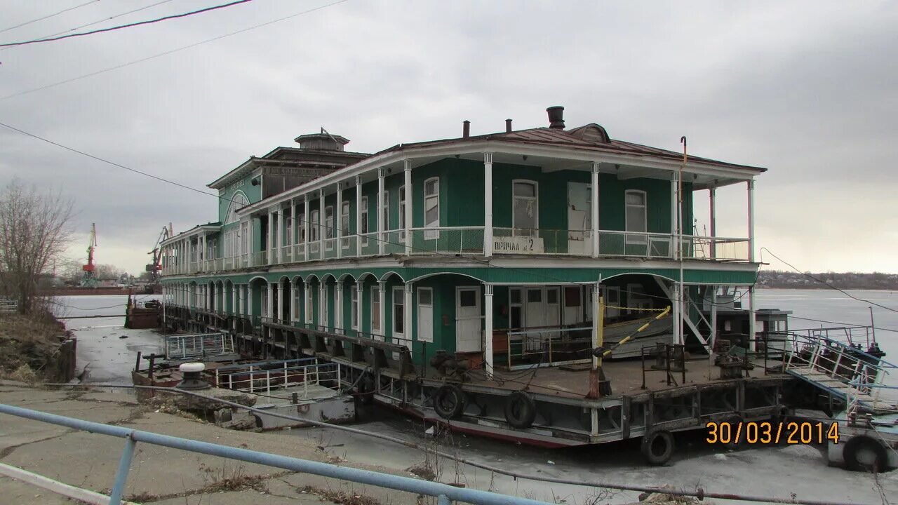 Дебаркадер тольятти. Yamaha 60 дебаркадер. Дебаркадер пермь заозерье. Дебаркадер в плесе. Речной дебаркадер.