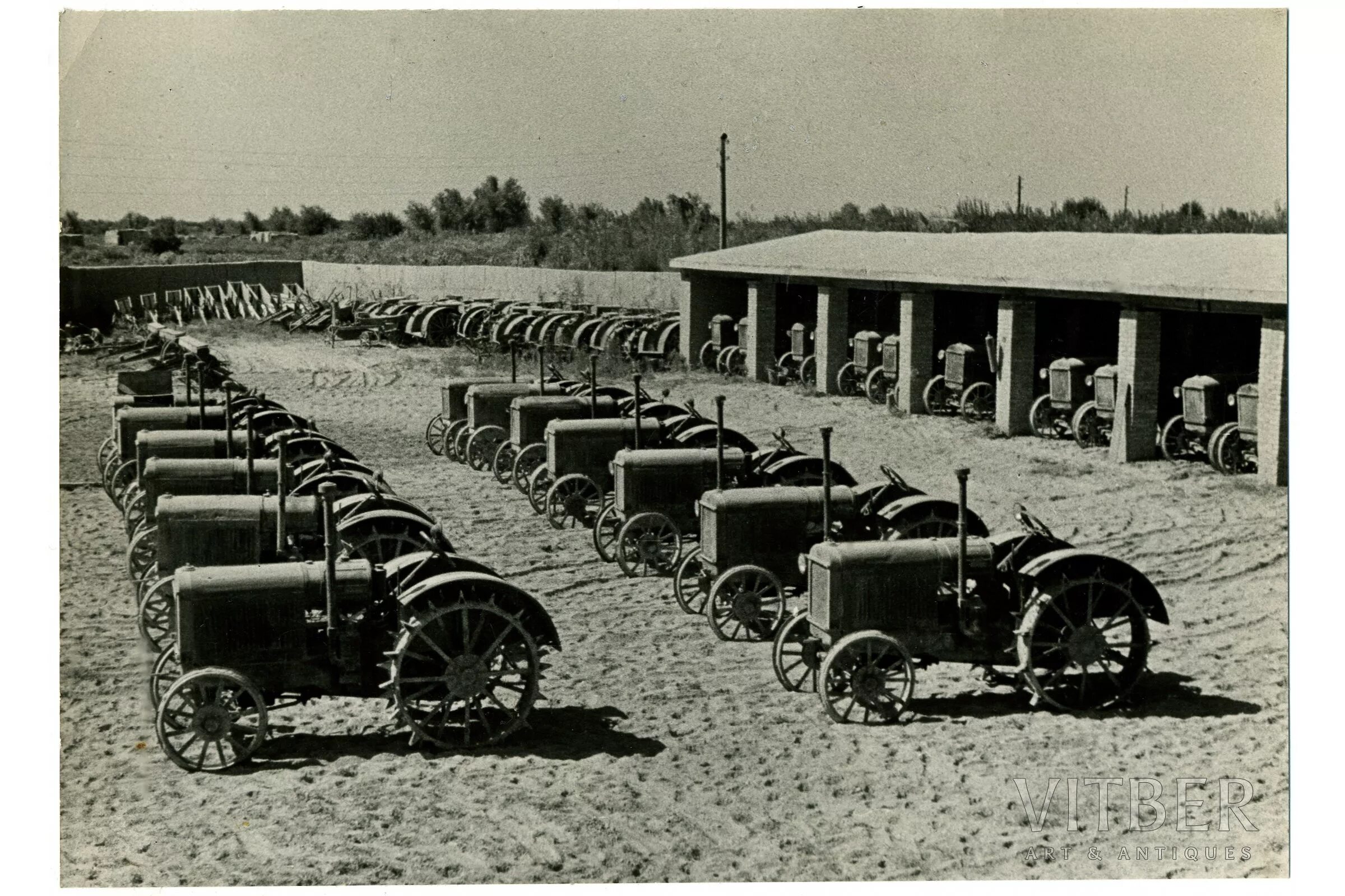 Машинно тракторная станция год. Машинно-тракторные станции 1930. Машинно Тракторная станции 1930-е. Машинно-тракторные станции в СССР. МТС машинно-Тракторная станция.