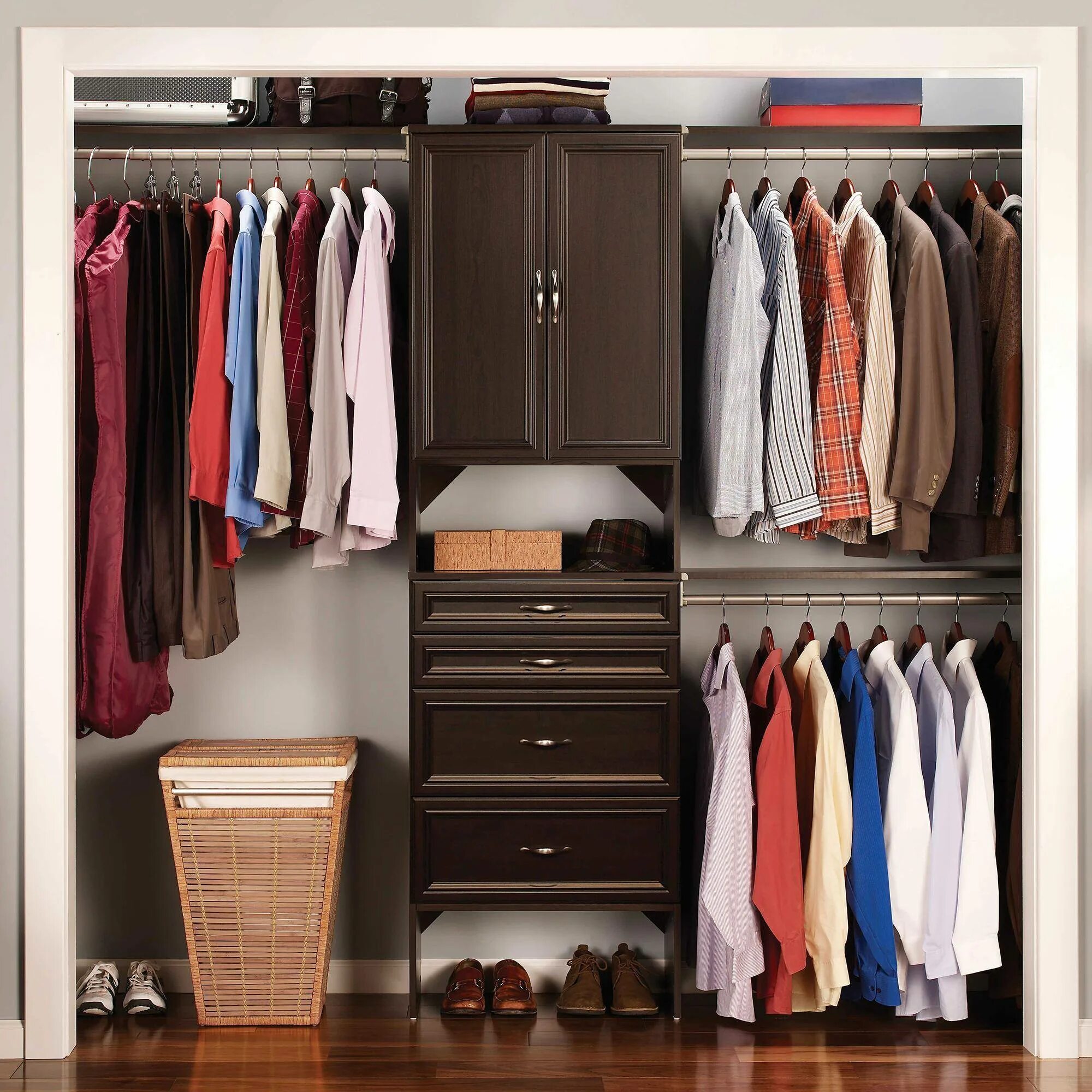 Условия хранения одежды. Closetmaid гардеробные системы. шкаф для одежды. шкаф с вещами. гардероб с вещами.