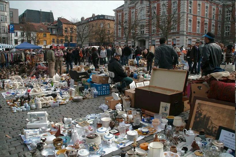 Нищета москва. Блошиный рынок Брюссель. Блошиный рынок Братислава. Блошиные рынки в Стокгольме. Франция 20 век блошиный рынок.