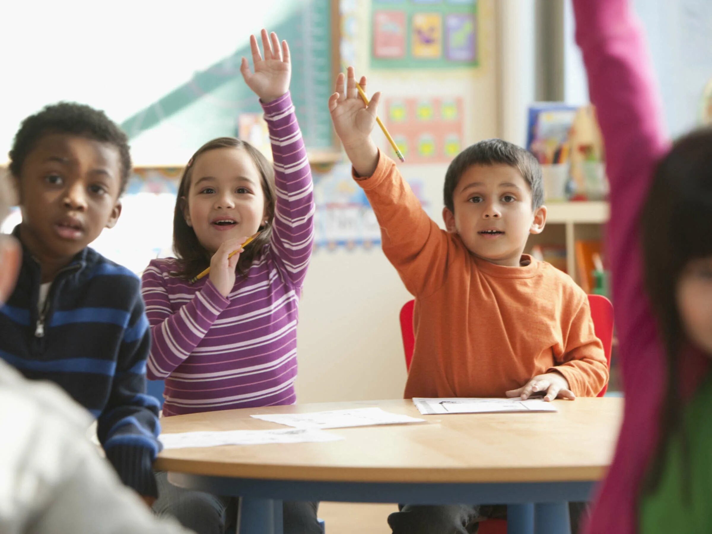 Children answers. Школа дошкольника. разнонациональные дети в школе. детский school for. school children in the classroom.