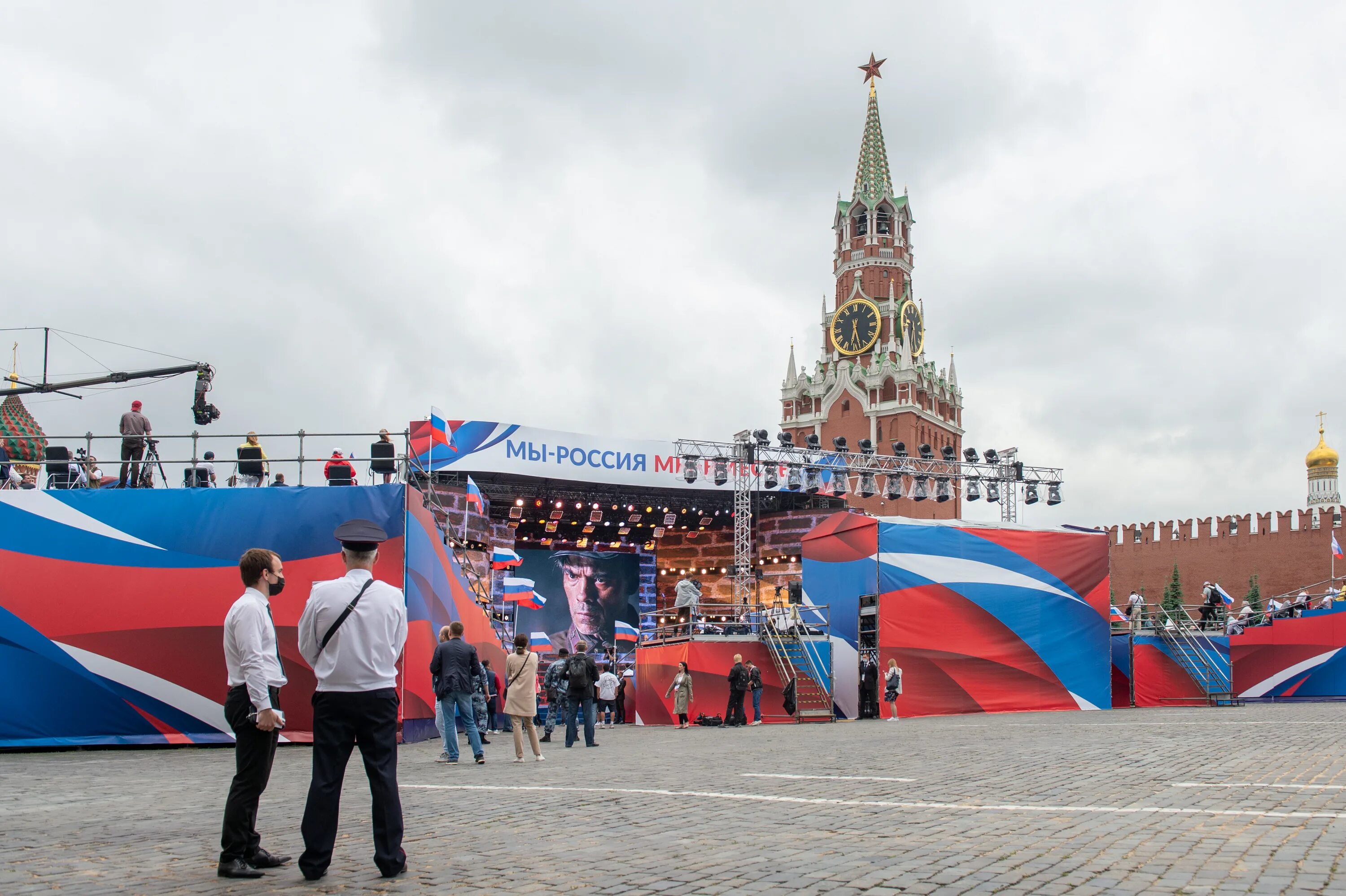 Сегодня на красной площади мероприятия в москве. День России 2023 концерт на красной площади. Концерт на красной площади 12 июня 2023. День России красная площадь 2021. Концерт день России 2021 красная площадь.