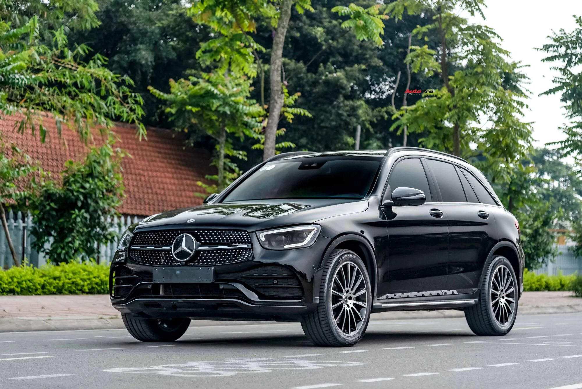 Glc mm. Мерседес glc 300d. glc. 300 wald. мерседес glc 300 amg паркетник. glc 300d 2018.
