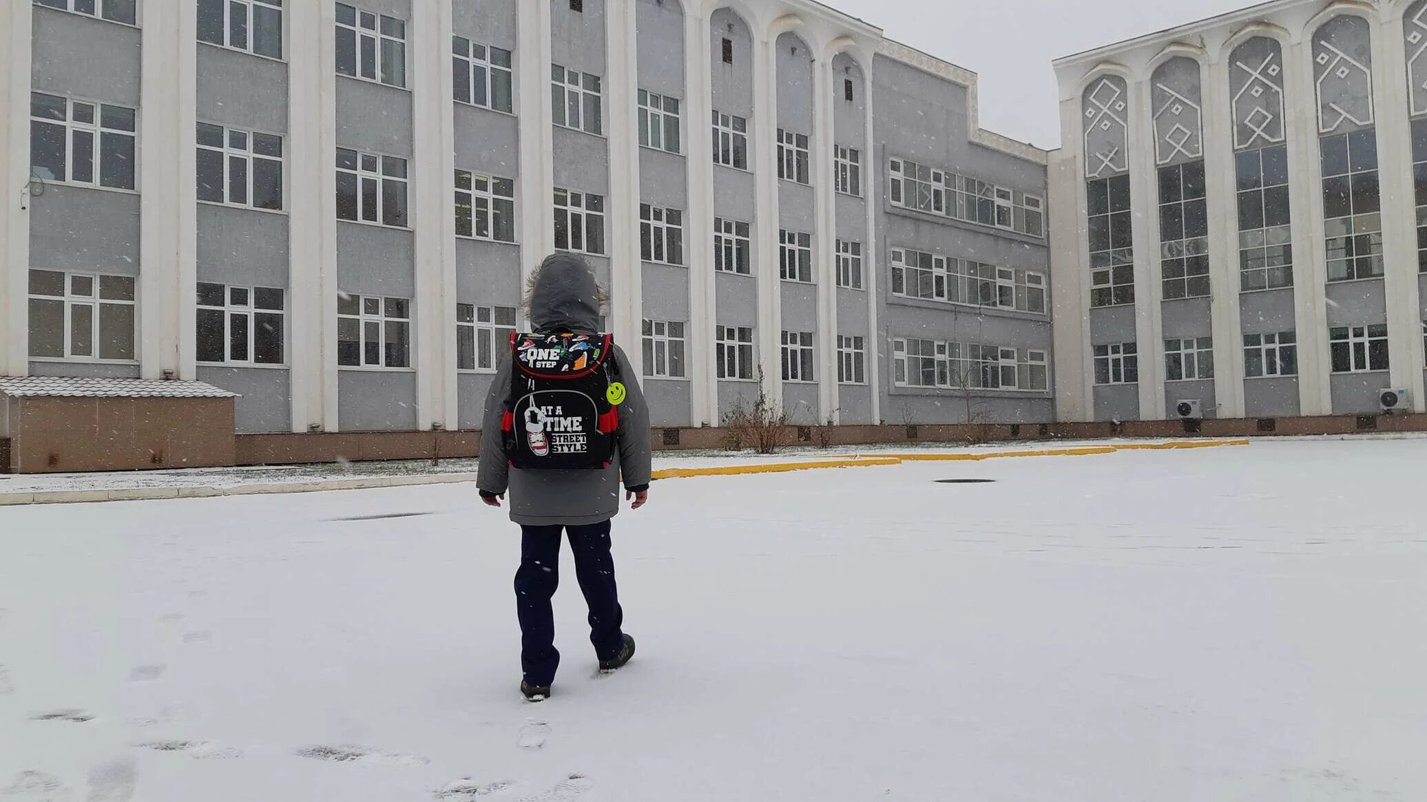 Школы в казахстане. В алматы отменили занятия. Эвакуация в школе. Эвакуация населения фото. В алматы отменили занятия.