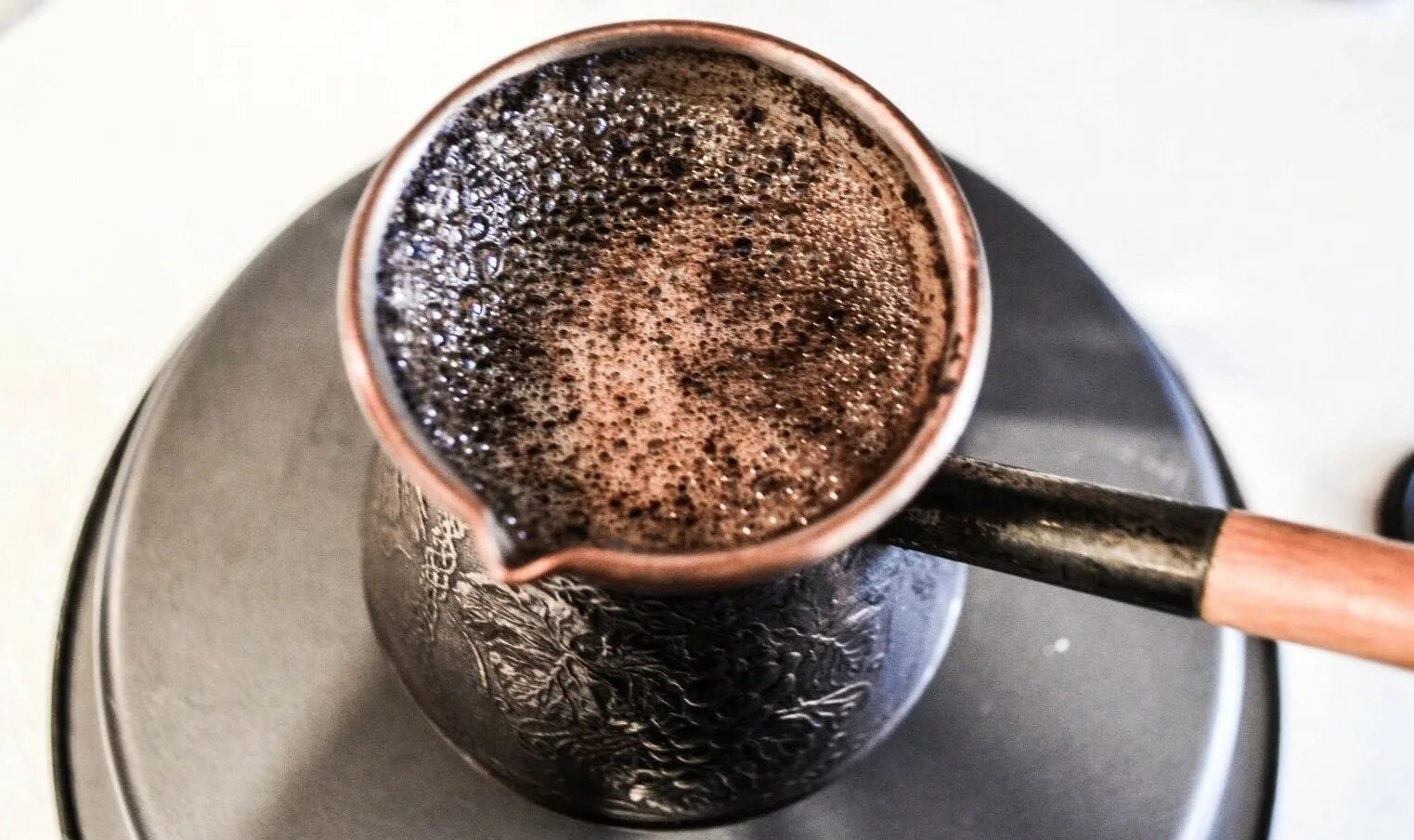 Кофе в турке. Кофе в турке с пенкой. Турка для кофе. Кофе для варки в турке. Как делать домашнее кофе