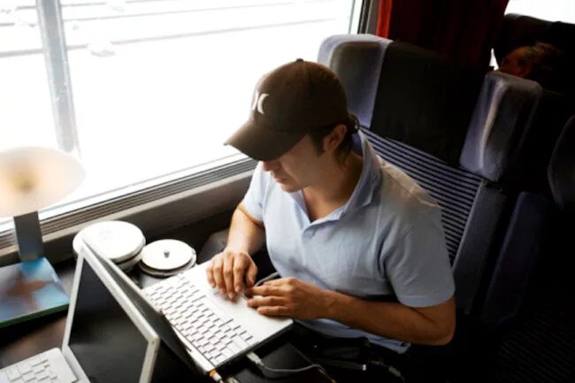 Лучший интернет в поезд. Интернет в поезде. Железнодорожный интернет. Интернет в поезде платная. Лучший интернет в поезде.