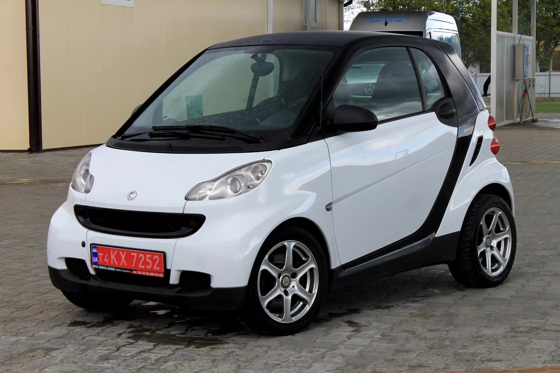 Купить смарт в ярославле. Smart Fortwo MHD (52 KW). Смарт Fortwo Coupe MHD. Smart MHD автомобиль. Машина смарт на бензине.