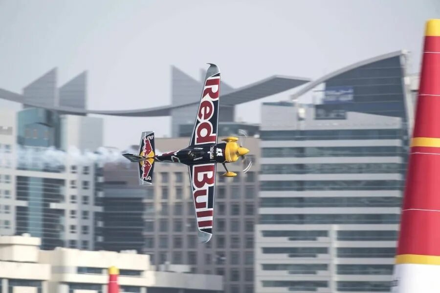 Драйв самолет. Red bull Air Race Казань. Гонки в Абу-Даби самолеты. Спортивные самолеты. Гонки на самолетах.