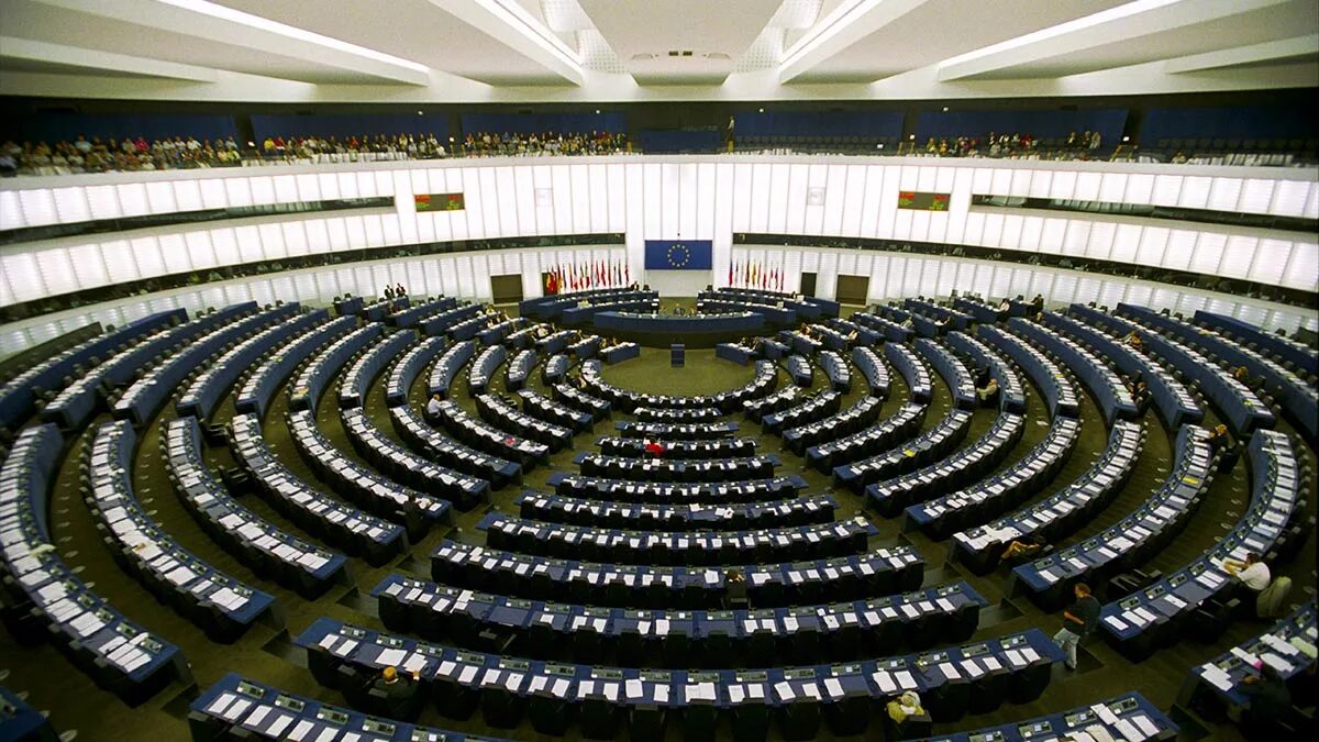 Европейский парламент страсбург. Европейский союз 1991. Европарламент внутри. Здание еврокомиссии. Бюджет европейского союза.