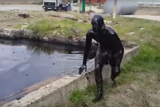 песня он в мазуте я в навозе