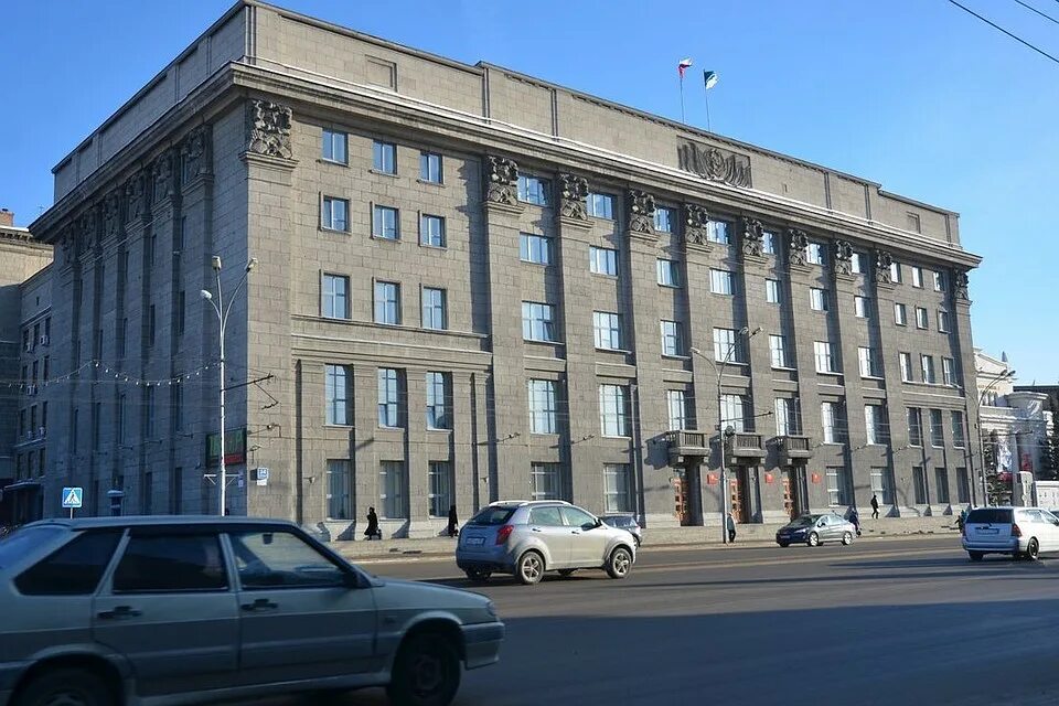 Здание промбанка новосибирск. Сибирское подворье новосибирск. Госучреждения новосибирск. Законодательное собрание новосибирск. Архитектурная академия новосибирск.