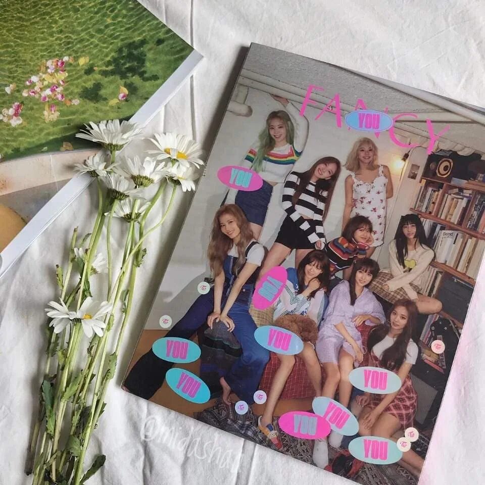 Оригинальные карты stray kids. Bts persona карточки. Фотокарточки stray kids. Оригинальный альбом кпоп. Карточки bts 2020.